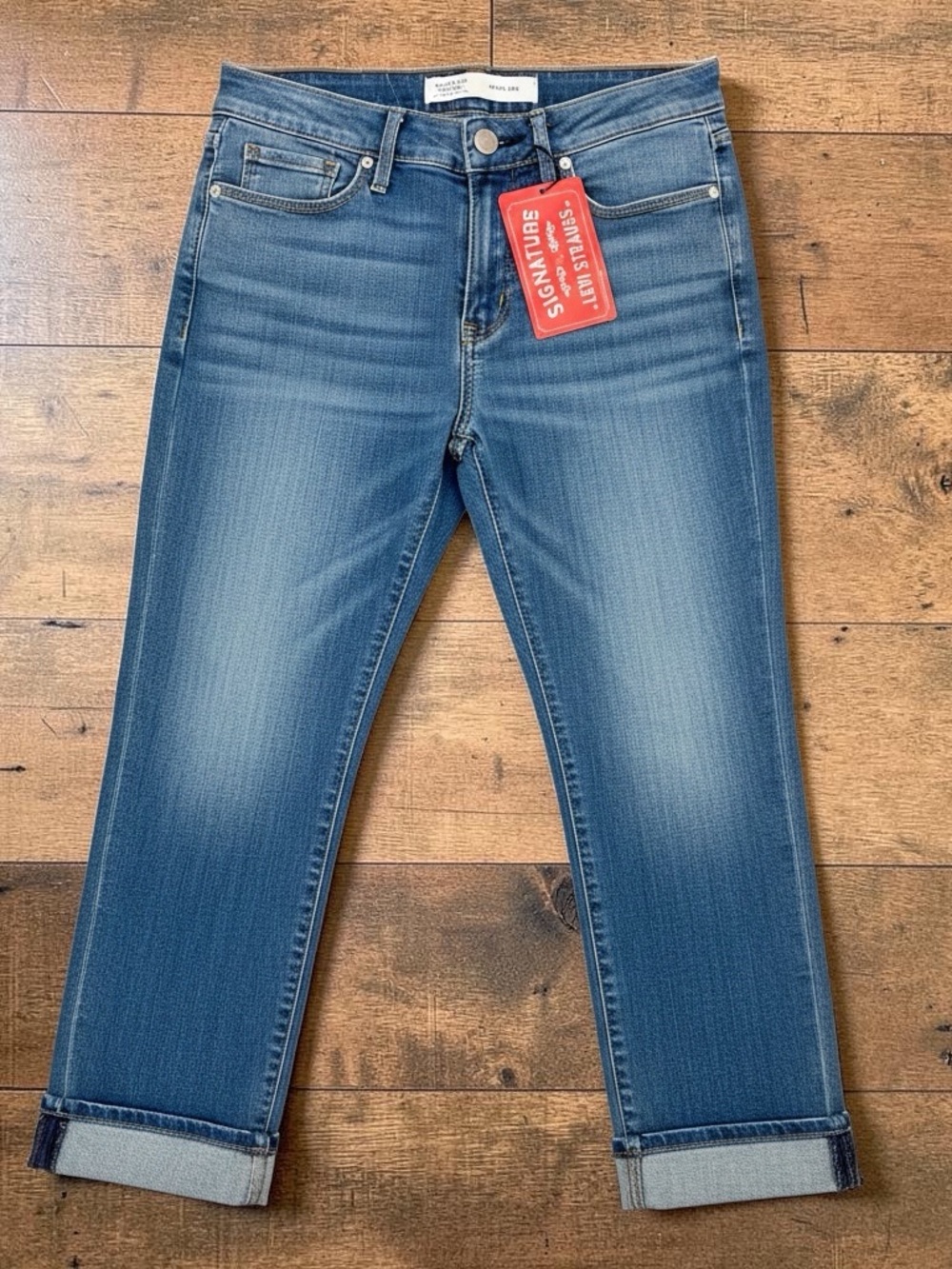 Levi's Blue Cropped Ankle Jeans - Mid Wash